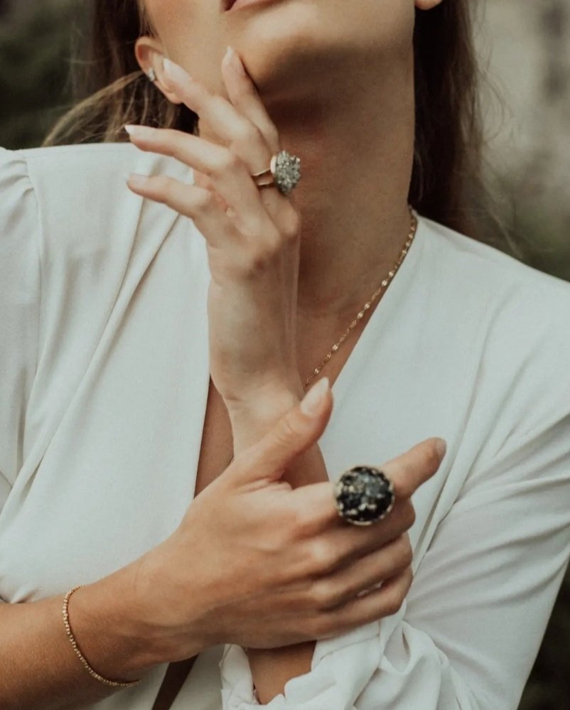 Quartz noir / petit pendentif
Bague -