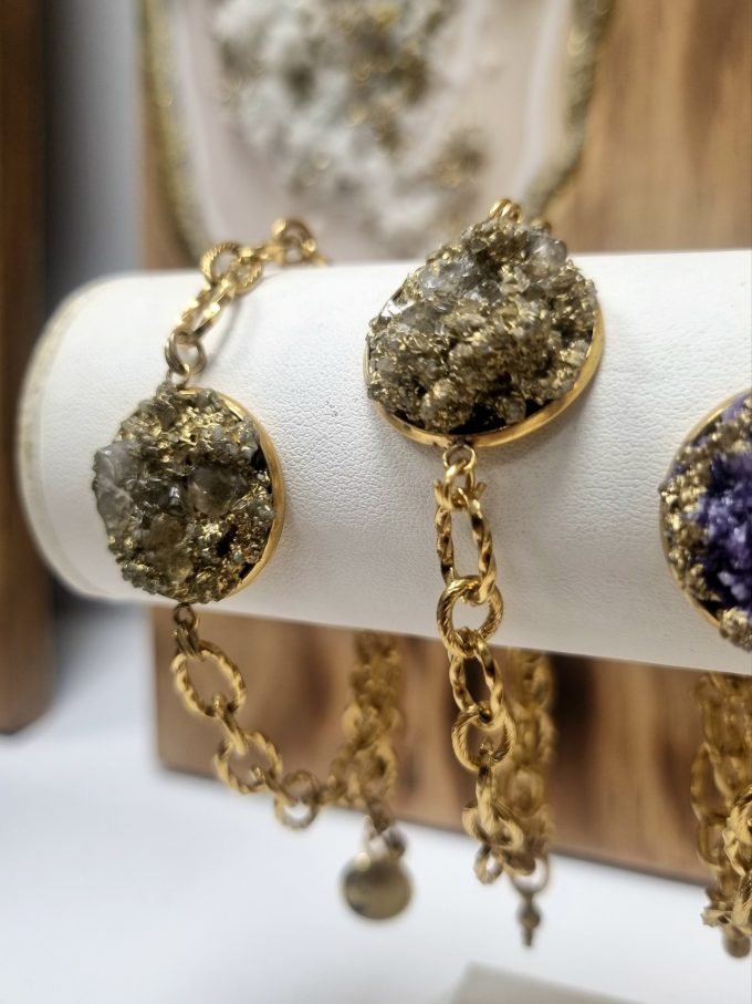 Bracelet Bissane doré, minéraux et quartz blanc petit pendentif